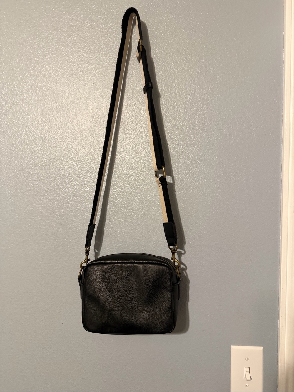 Universal Thread Black Pebbled Non Leather Crossbody Bag